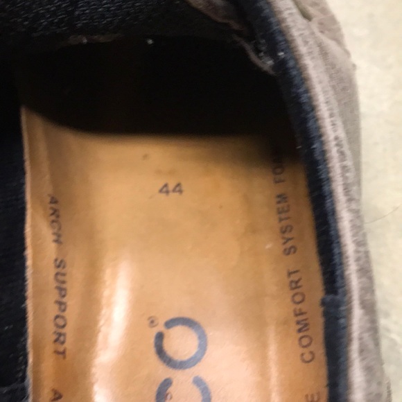 Men’s size 10.5(44) Ecco waterproof shoes - Picture 2 of 4